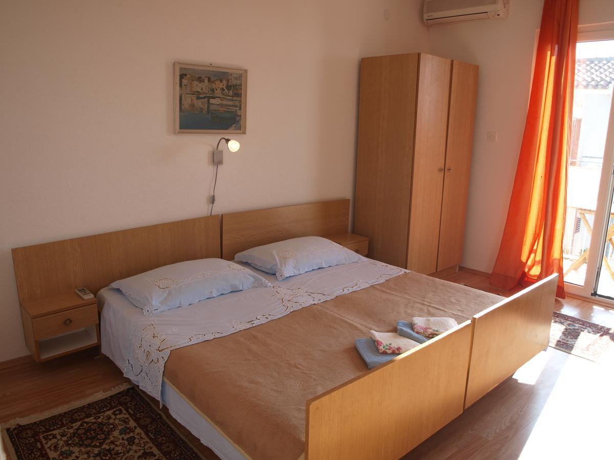 Apartments Nadia Igrane Exterior photo