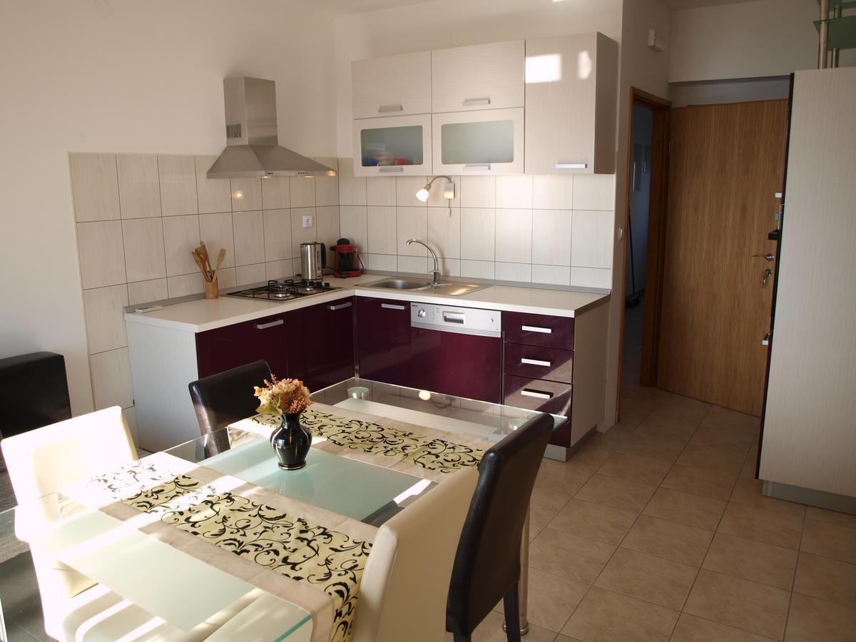 Apartments Nadia Igrane Exterior photo